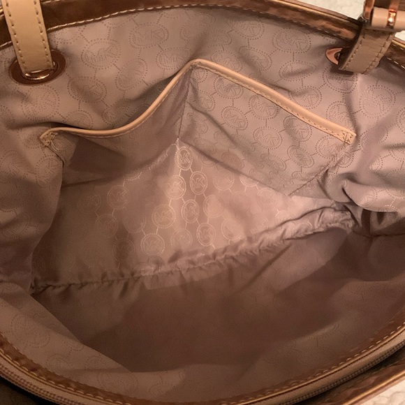 Michael Kors Jet Set Bag - Picture 2 of 4